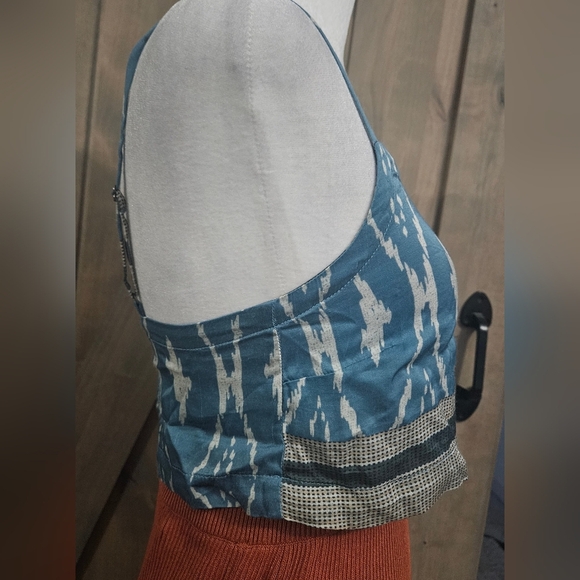 CHASER Ikat Printed Boho Cropped Cami Top In Blue/white. Size XS - Picture 5 of 10